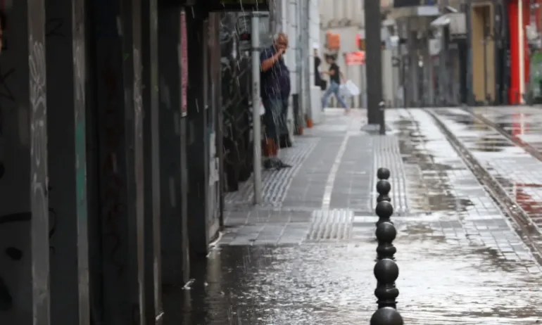 Жълт код за опасни валежи в 12 области - Tribune.bg