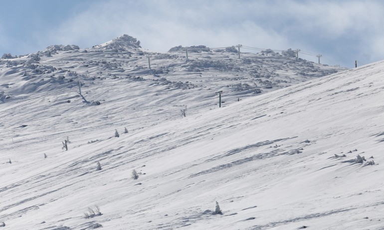 Ураганен вятър и висока лавинна опасност при Седемте рилски езера - Tribune.bg