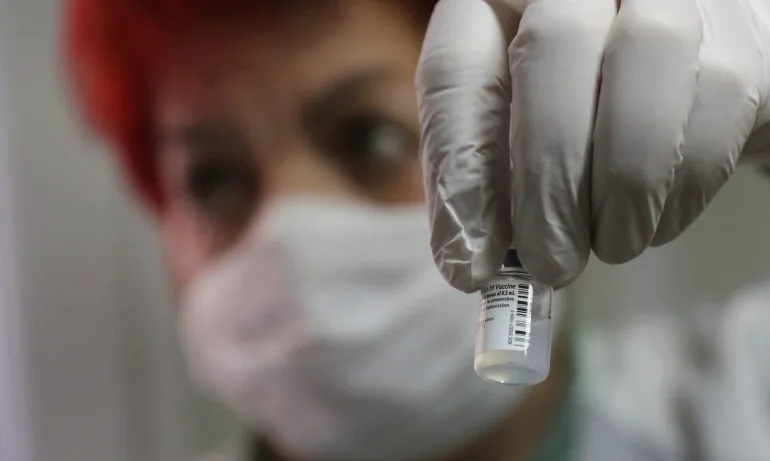 В понеделник пристигат още 17 550 дози от ваксината на Pfizer/BioNTech - Tribune.bg