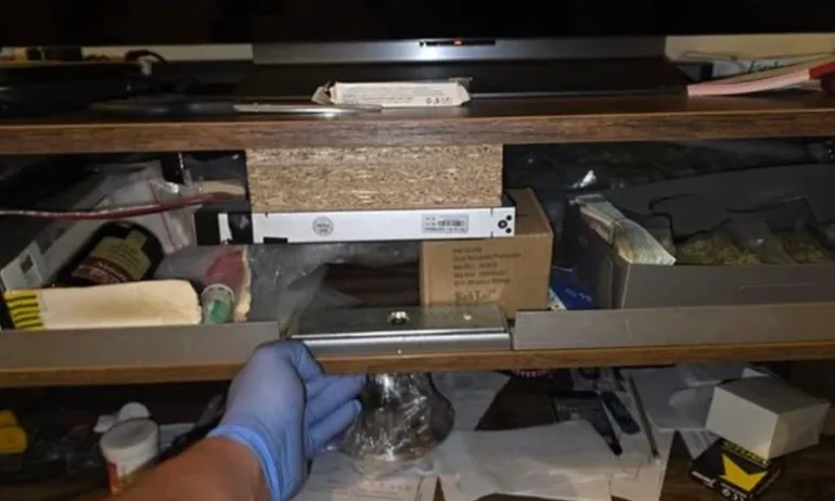 Сделка в движение и тайник с дистанционно: ГДНП удари наркодилър в София (СНИМКИ) - Tribune.bg