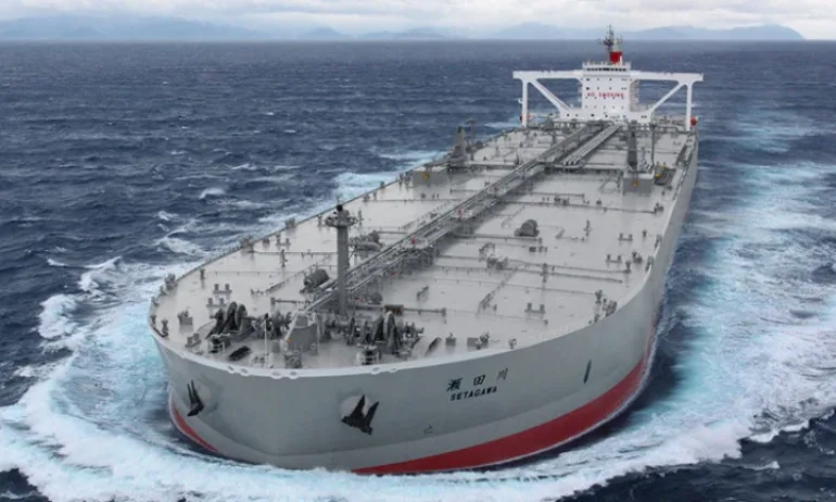 Супертанкери обръщат курс край Ормузкия проток - Tribune.bg