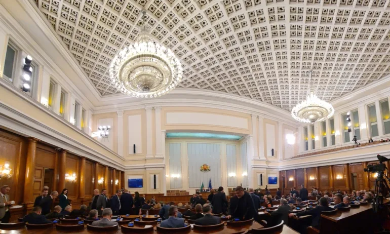 Извънредно заседание на парламента на 6 декември - Tribune.bg
