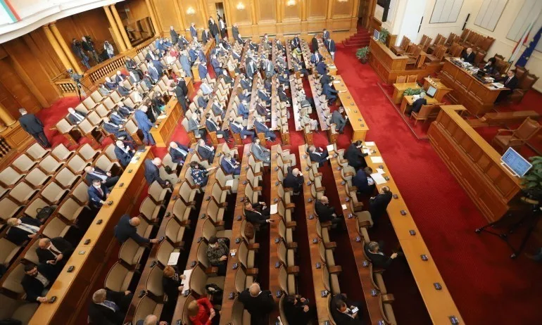 ВМРО се похвалиха, че всичките им антикризисни мерки са приети - Tribune.bg