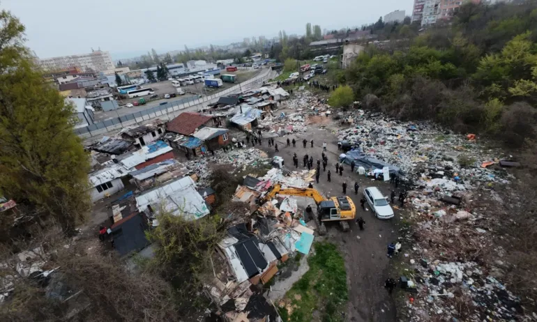 Кметицата на Кремиковци не иска циганите от Захарна фабрика в Ботунец, готова е на протест - Tribune.bg