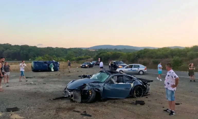 20 - годишен с Порше за малко да помете група младежи - Tribune.bg