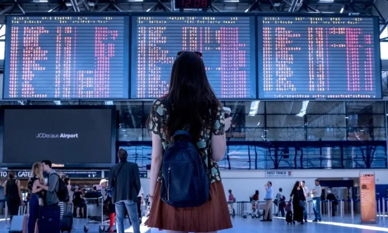 ЕС ще въведе биометрични проверки вместо паспортни печати - Tribune.bg