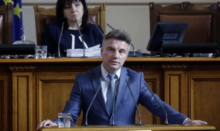 На Трибуната – Иво Христов: Тръмп е в мъртва хватка между Камарата на представителите и Сената - Tribune.bg