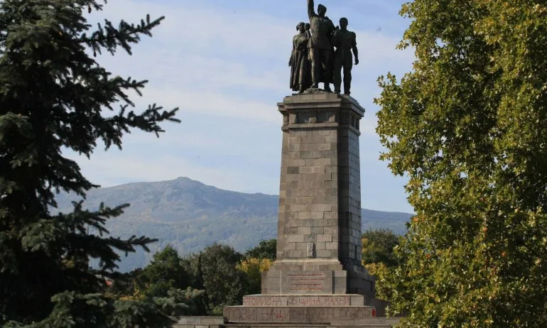 Планът на Демократична България срещу пандемията: премахването на МОЧА, намаления на заплати - Tribune.bg