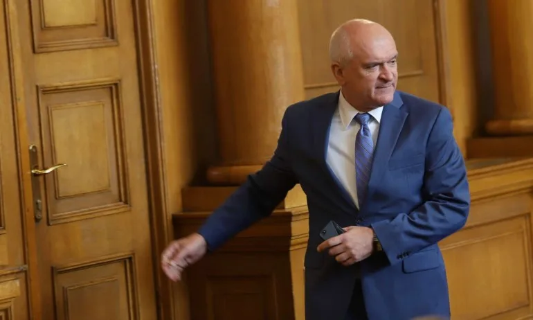 Парламентарната група на ГЕРБ дарява 100 000 лв. за борба с коронавируса - Tribune.bg