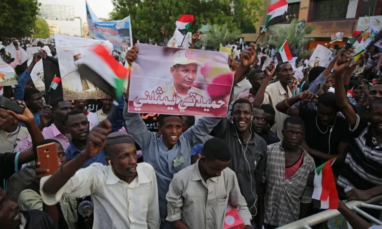 Властта в Судан разпръсна протестиращите със сила, има загинали - Tribune.bg