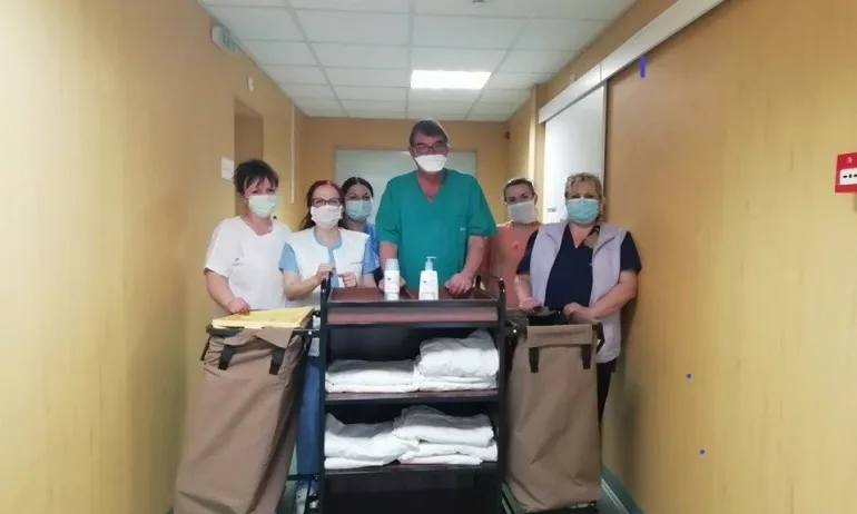 Първокласници дариха спестяванията си на УМБАЛ - Плевен - Tribune.bg