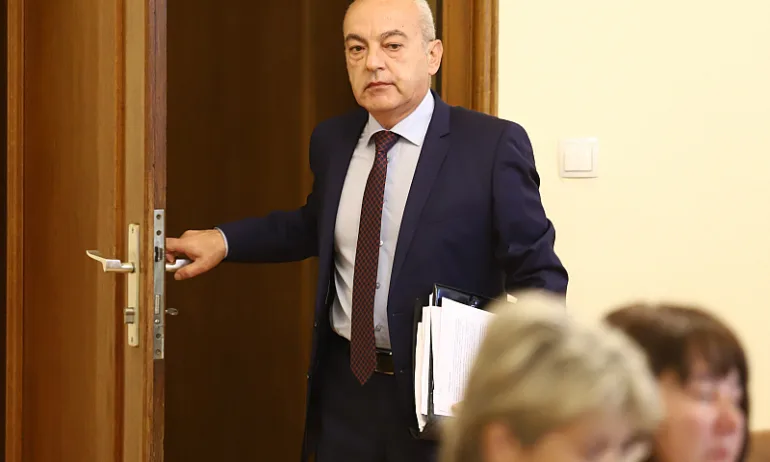 Съпредседателят на ДБ Атанас Атанасов коментира, че следващото служебно правителство