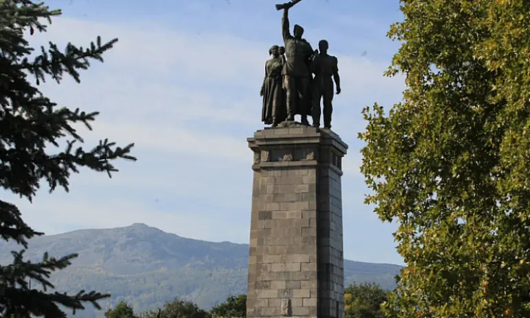 Паметникът на Съветската армия вече е със статут на частна държавна собственост - Tribune.bg