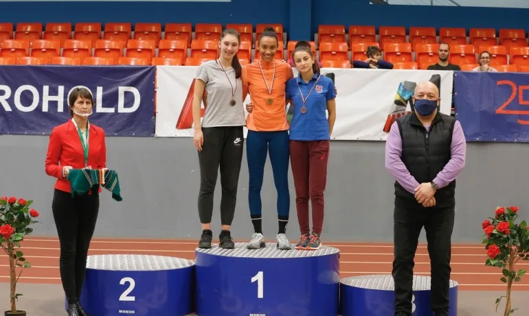 Красен Кралев наблюдава националния шампионат по лека атлетика в зала за юноши и девойки - Tribune.bg