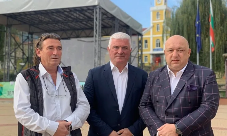 Красен Кралев пред известни спортисти в Чепеларе: Регионът е известен с шампионите си - Tribune.bg