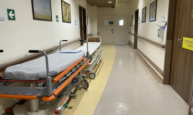 МЗ: Болниците са длъжни да поддържат готовност за прием и лечение на пациенти с COVID-19 - Tribune.bg