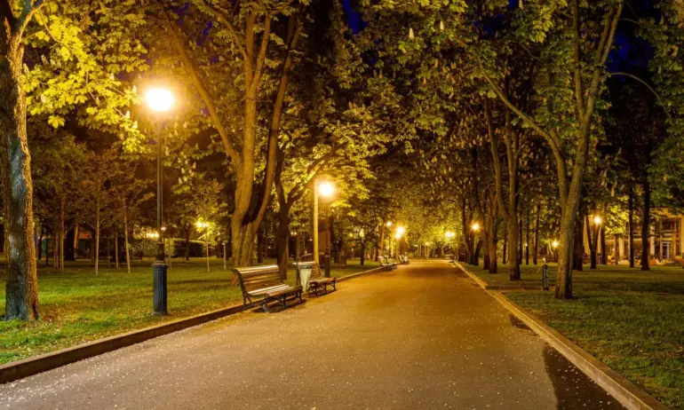 Ремонтират осветлението в четири столични парка - Tribune.bg