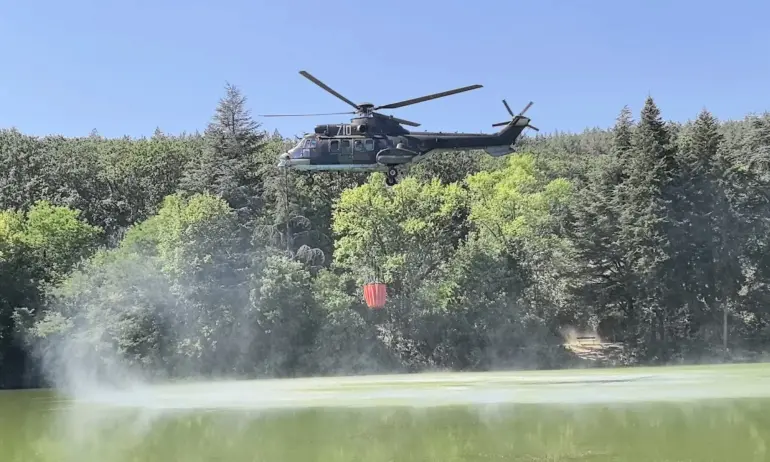 Военни и хеликоптери участват в гасенето на пожара край Стара Загора, Главчев тръгна натам