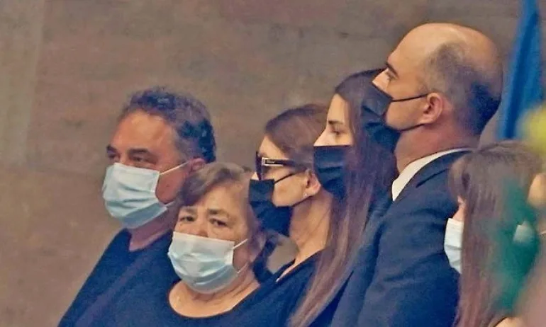 Внукът на Тодор Жиков се завърна от САЩ за погребението на баща си, там се представял за Тед Живков - Tribune.bg