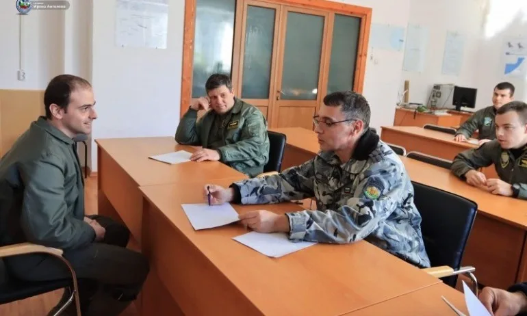 Бъдещи пилоти на F-16 преминаха теоретичен етап от първоначалната подготовка - Tribune.bg