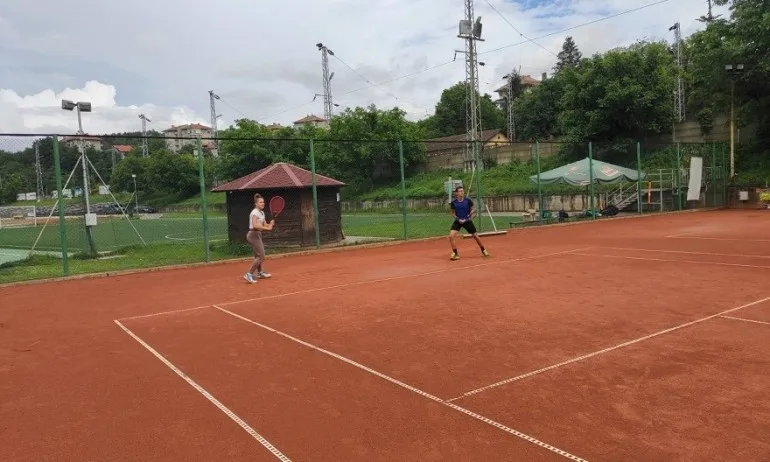 БФТенис проведе лагер в Дряново за състезатели от 12 до 18 г. - Tribune.bg