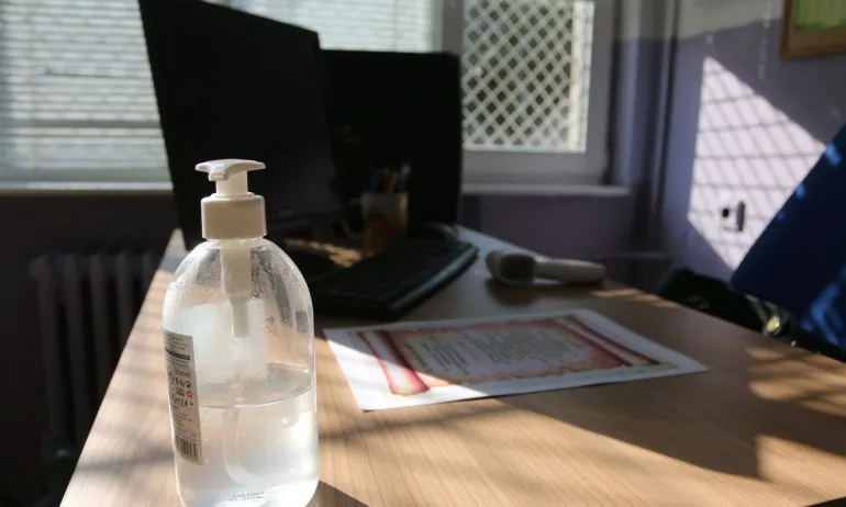 От утре учениците в Бургас от 6 до 12 клас минават на онлайн обучение - Tribune.bg