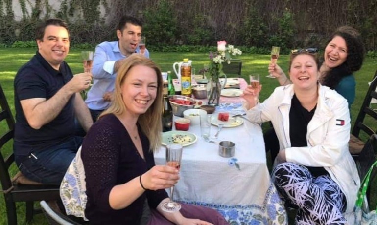 Зарков за семейната идилия на Петков и вицетата му: Наздраве и за вас, балъци, дето гласувахте за Бандата на Киро - Tribune.bg