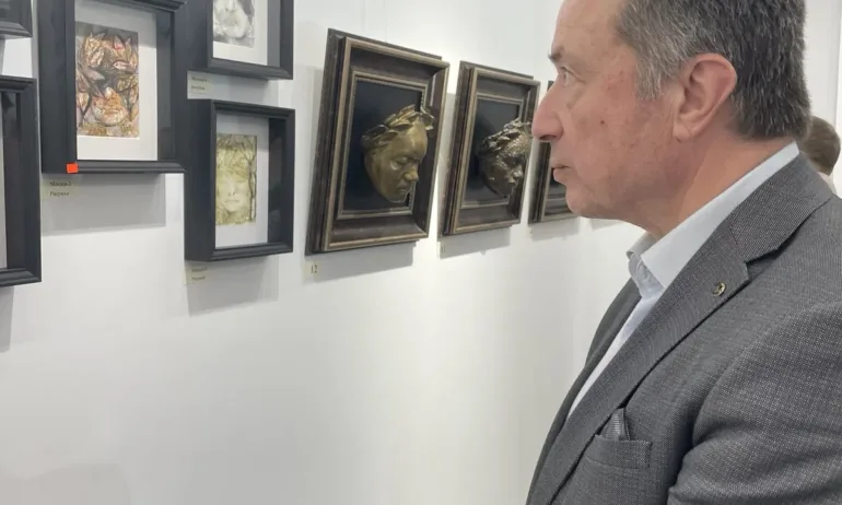 Вежди Рашидов възкреси прочутите си маски на Бетовен в представителна изложба, която развълнува артисти, интелектуалци и политици - Tribune.bg