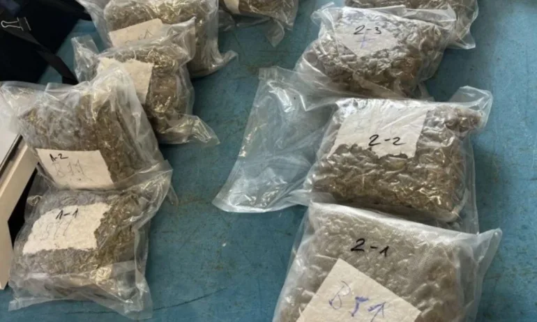 Заловиха 27 килограма марихуана на Калотина - Tribune.bg