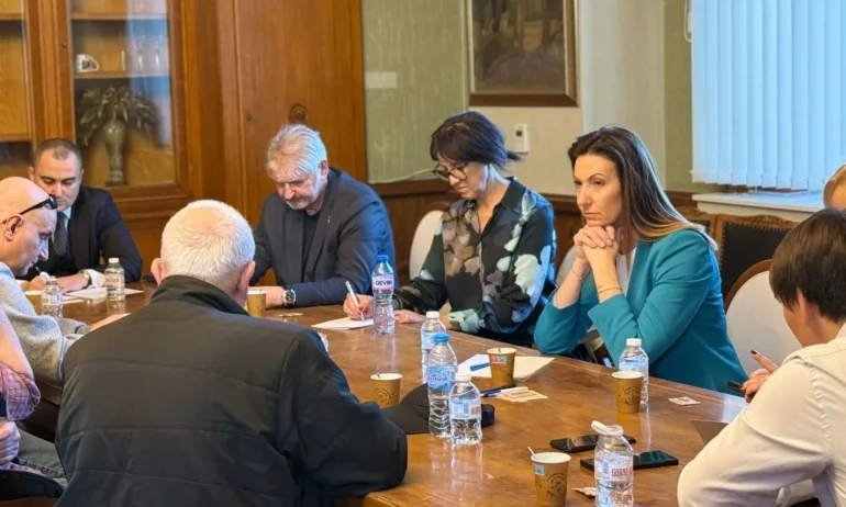 ГЕРБ-СДС: Кирил Петков днес излъга таксиметровия бранш - Tribune.bg