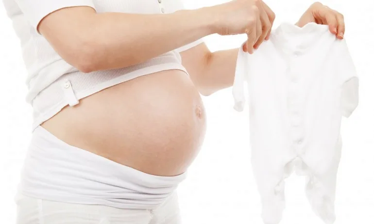 Майки искат натискането на корема по време на раждане да се забрани със закон - Tribune.bg