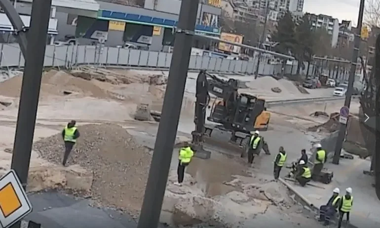 Опълченска пак стана на Венеция: За пореден път скъсаха тръба при ремонта - Tribune.bg