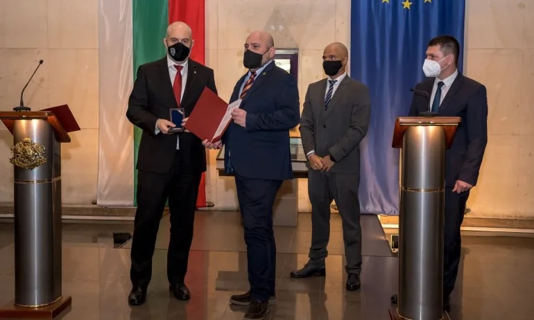 Гешев награди магистрати и полицаи след съвещание на ръководствата на ПРБ и МВР - Tribune.bg