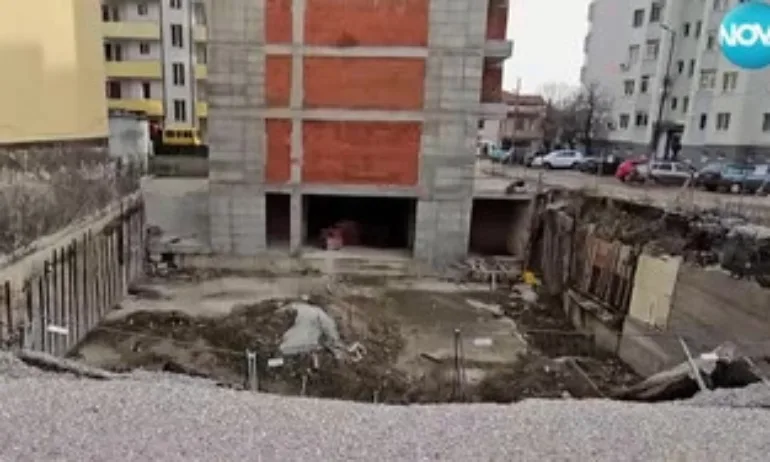 40 семейства в Хасково треперят дали блокът им няма да пропадне в изкоп - Tribune.bg