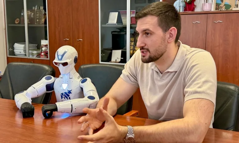 Кампания на МОН и RB Labs: Първият български хуманоиден робот тръгва на турне в училищата - Tribune.bg