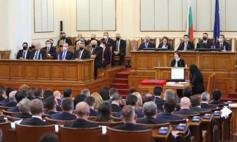 С кворум от 227 народни представители започна извънредното заседание на Народното събрание (НА ЖИВО) - Tribune.bg