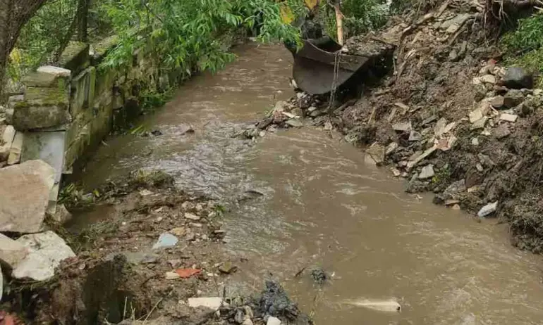 Река преля и заля дворове и къщи в Дунавци - Tribune.bg