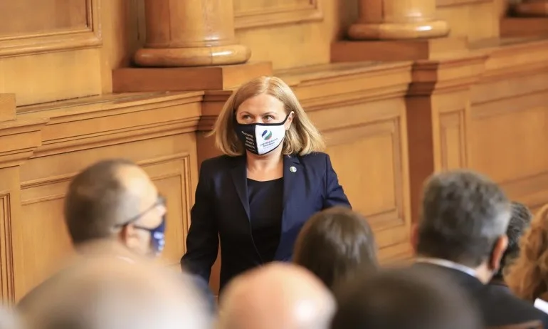 Надежда Йорданова от ДБ: Неприемливо е да чуеш в деня на гласуването имената, които се очаква да подкрепиш - Tribune.bg