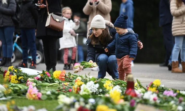 Борис Джонсън няма да присъства на погребението на принц Филип - Tribune.bg