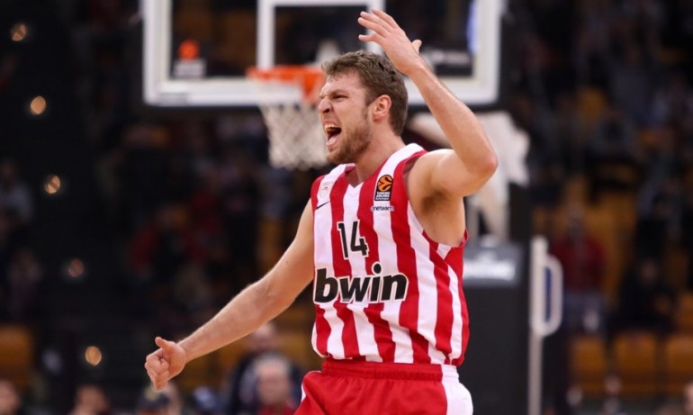 Бум на коронавирус отложи мач на Везенков в Евролигата - Tribune.bg