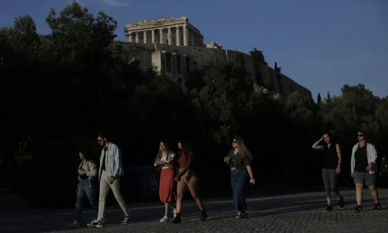 Гърция премахва ограниченията за италианските туристи - Tribune.bg