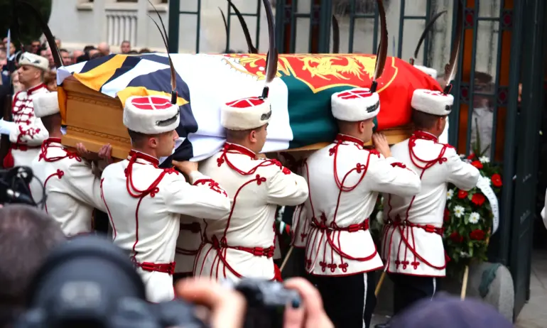 Тленните останки на цар Фердинанд бяха положени в двореца Врана (СНИМКИ) - Tribune.bg