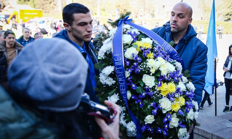 Левски почете паметта на Апостола - Tribune.bg