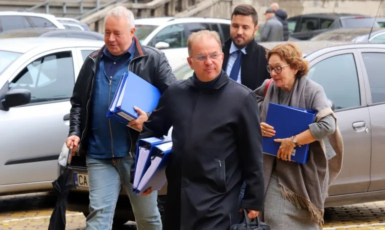 Кандидатпрезидентската двойка Герджиков-Митева се регистрираха в ЦИК - Tribune.bg