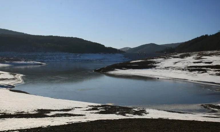 Въпреки забраната - Стомана Индъстри и Топлофикация-Перник са ползвали вода от яз. Студена - Tribune.bg