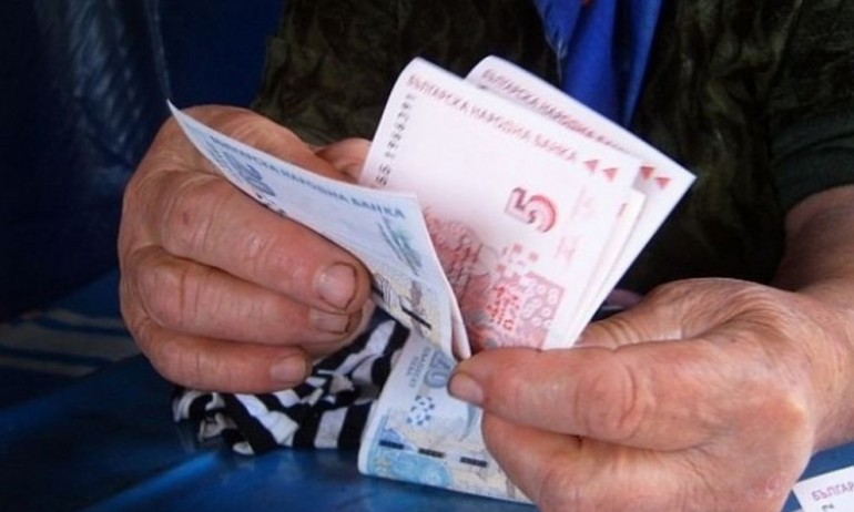 Правителството ще дава помощи само на неработещите пенсионери - Tribune.bg