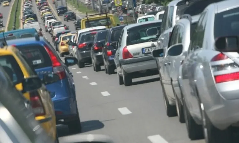 Натоварен трафик и в първия от серията почивни дни - Tribune.bg