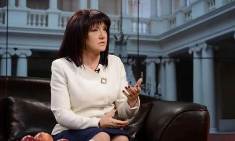 Караянчева: Каня Радев на кафе в парламента, ще му покажа как работи - Tribune.bg