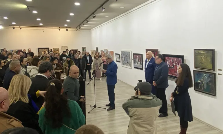 Васил Антонов празнува 70-годишен юбилей с уникална изложба от личната си колекция в Плевен