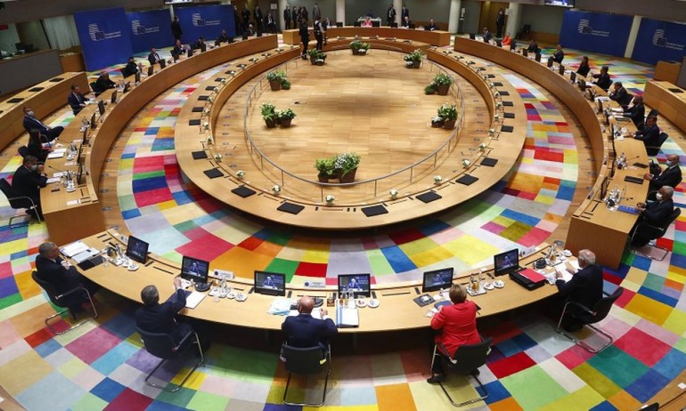 ЕС реши: Руски петрол само по тръба, България с отсрочка за ембарго - Tribune.bg